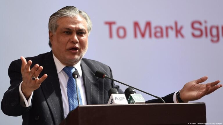 اسحاق ڈار کیخلاف آمدن سے زائد اثاثہ جات کا ریفرنس دوبارہ کھل گیا، 10 اکتوبر کو طلب