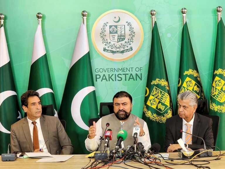 سمگلنگ میں چاہے کوئی بھی ملوث ہوسخت کارروائی ہوگی ،آرمی چیف نے بھی واضح کردیا، نگران وزیر داخلہ