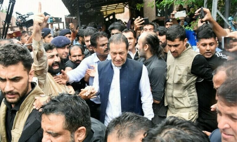 عمران خان نے توشہ خانہ کیس میں ٹرائل کورٹ کا فیصلہ معطل کرنے کیلئے ہائیکورٹ میں درخواست دائر کردی