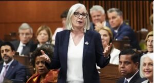 Federal Minister Patty Hydow