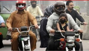 Smog reigns! Wearing masks is mandatory for those traveling on bikes