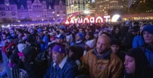 Thousands of fans stranded by transit shutdown after World Series in Toronto
