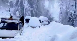 Cars are stuck in the snow.