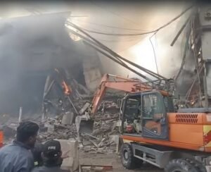 Fire breaks out in Gul Plaza, 6 people including firefighter die