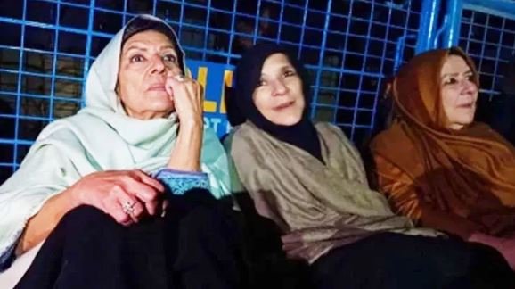 علیمہ خان کے بعد عمران خان کی دو مزید بہنیں بھی 30 روز کیلئے نظر بند