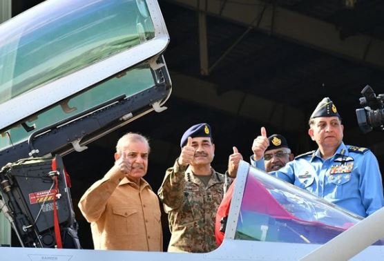 پاکستان بھر میں آج یوم فضائیہ منایا جا رہا ہے، شاہینوں کی قربانیوں کو خراج عقیدت