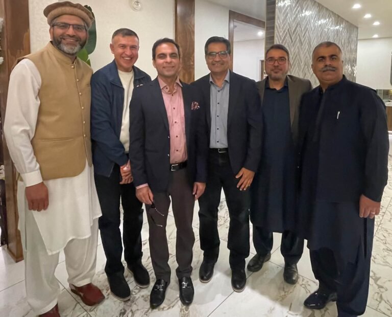 کیلگری میں المصطفیٰ ویلفیئر البرٹا کے پروگرام سے خطاب کرتے ہوئے قاسم علی شاہ